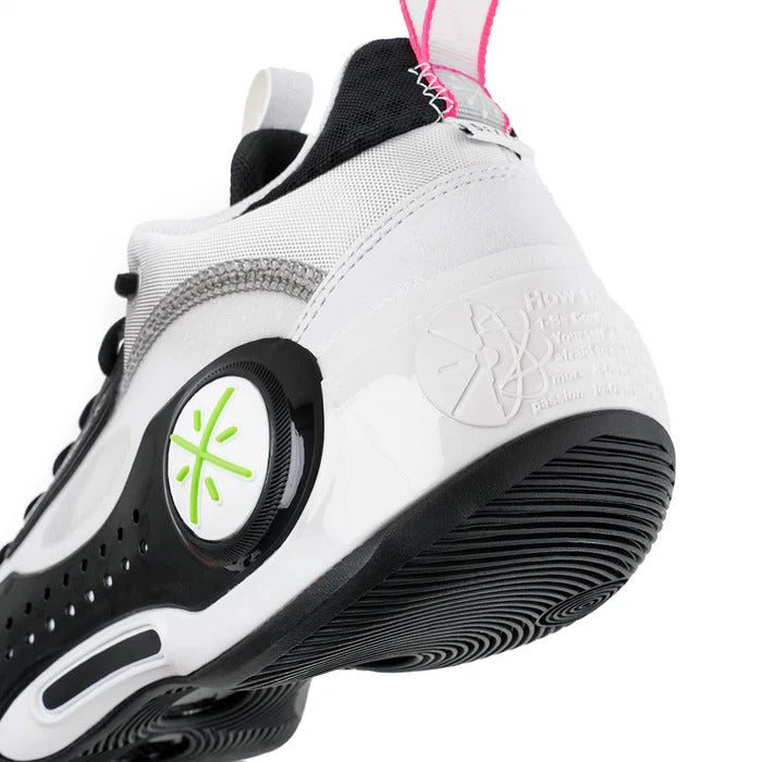 Way of Wade 10 Low Panda basketball shoes heel stability frame close-up shot